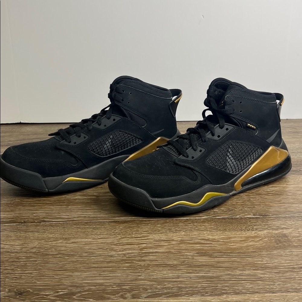 Air Jordan Mars 270 – Black & Metallic Gold – Men’s 11.5
